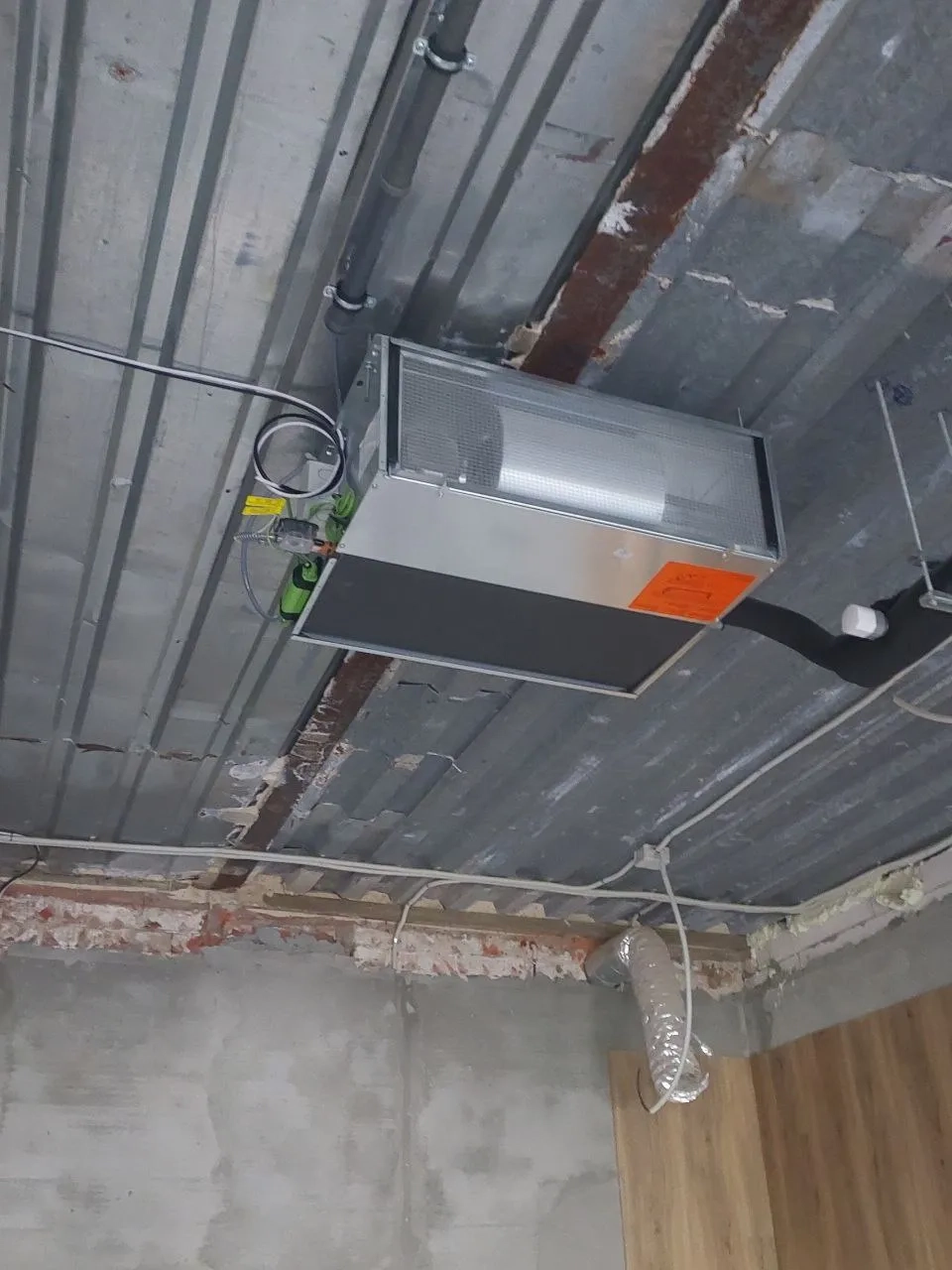 Rehabilitačné zdravotnícke centrum s ventilátorovým konvektorom Mycond Duct