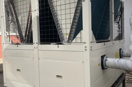 Priemyselný objekt s modulárnym tepelným čerpadlom Mycond STANDARD MCU